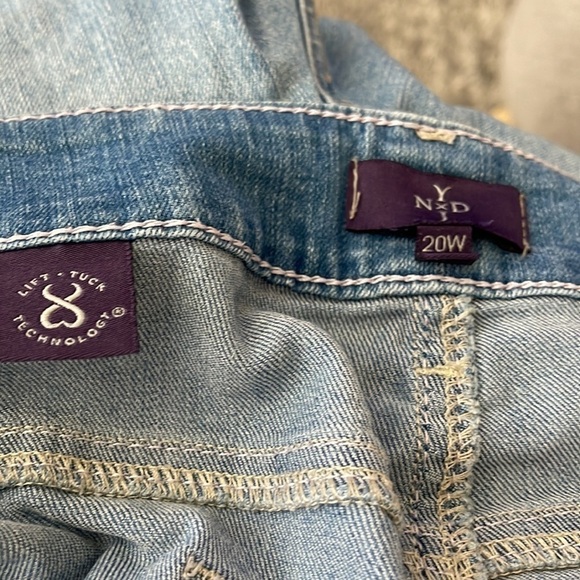 New York Light Washed Denim Shorts. - Picture 4 of 5